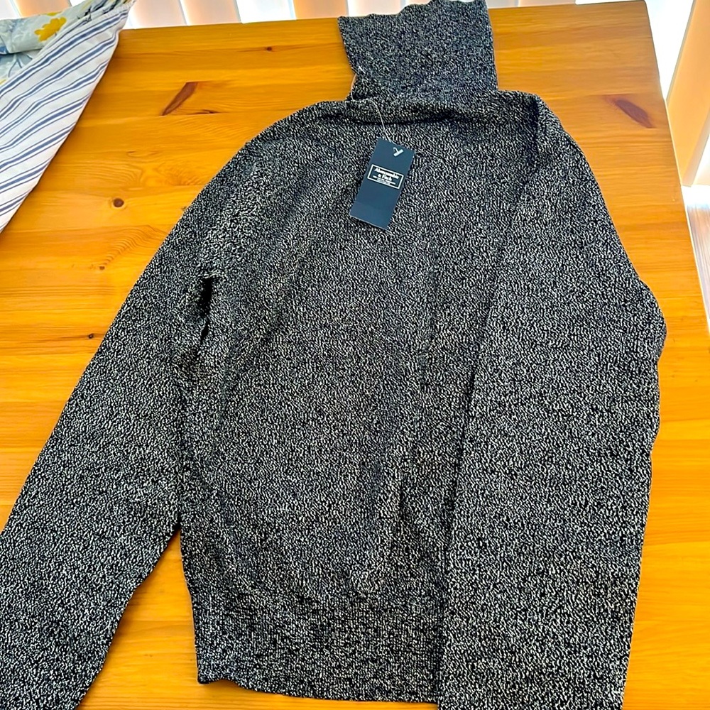Long sleeves turtle neck top. Abercrombie & Fitch.